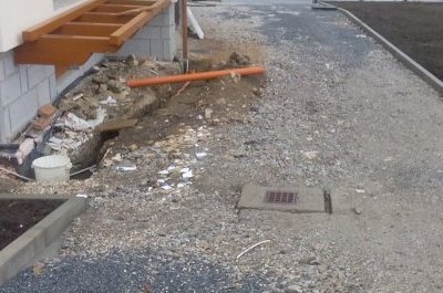 Spevnené plochy zo zámkovej dlažby 01