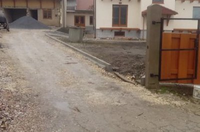 Spevnené plochy zo zámkovej dlažby 01