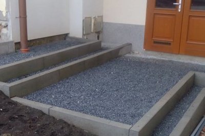 Spevnené plochy zo zámkovej dlažby 01